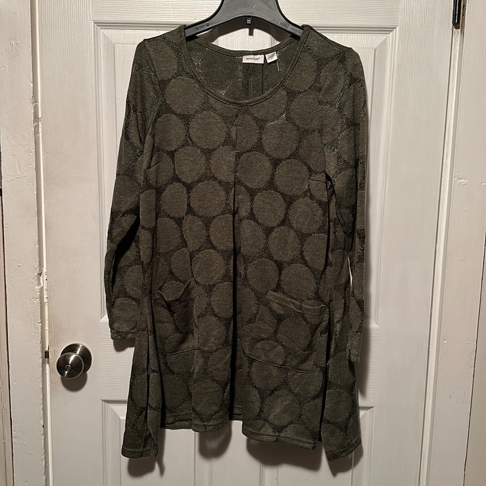 Sage Green Tunic w/ Circles - Knit w/ Pockets -  Avenue - Size 14